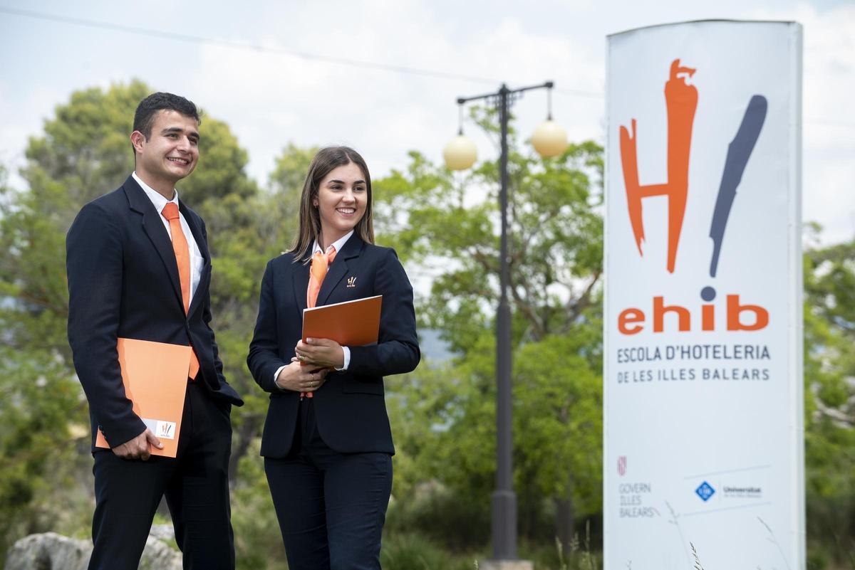 Los alumnos de la Escola d'Hoteleria de les Illes Balears se preparan para cubrir diferentes perfiles profesionales.