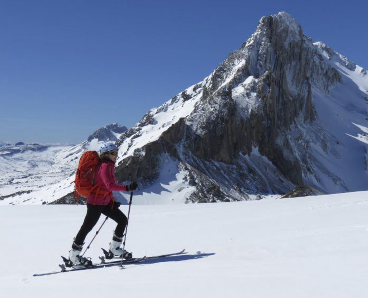 Noventa años de huella femenina en el Urriellu