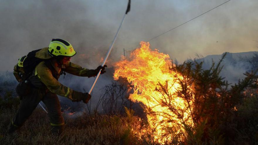 Incendio en Cualedro.   | // BRAIS LORENZO