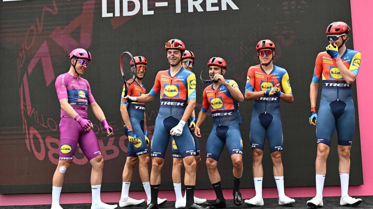 Giulio Ciccone y el Lidl Trek, antes de una etapa del Giro de Italia 2025