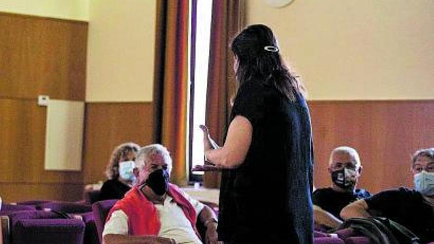 Magdalena Costa, durante una de las sesiones del club de lectura.