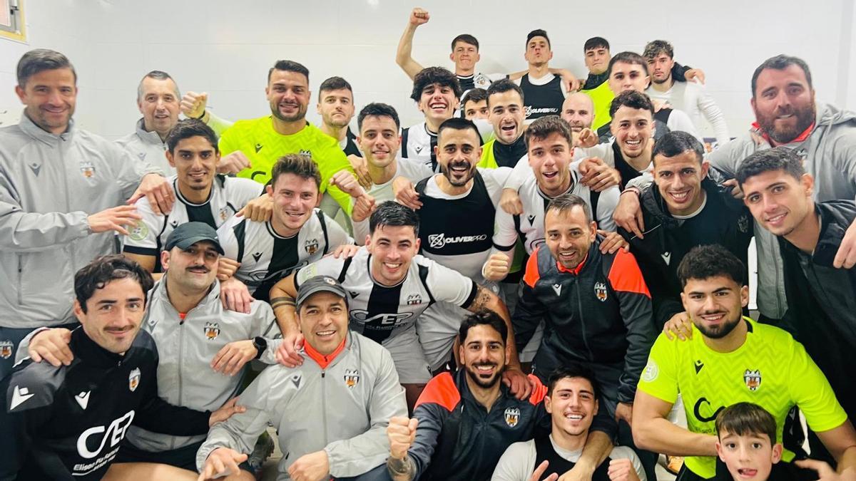 La UD Castellonense celebra la victoria.