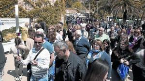 Turistas en el acceso al parque Güell por la carretera del Carmel.