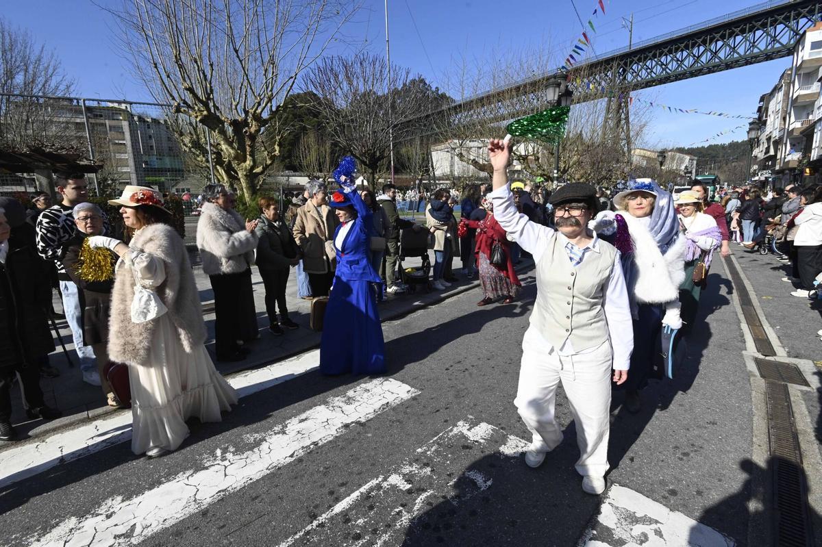 Las comparsas desfilaron ayer por las principales calles del centro urbano