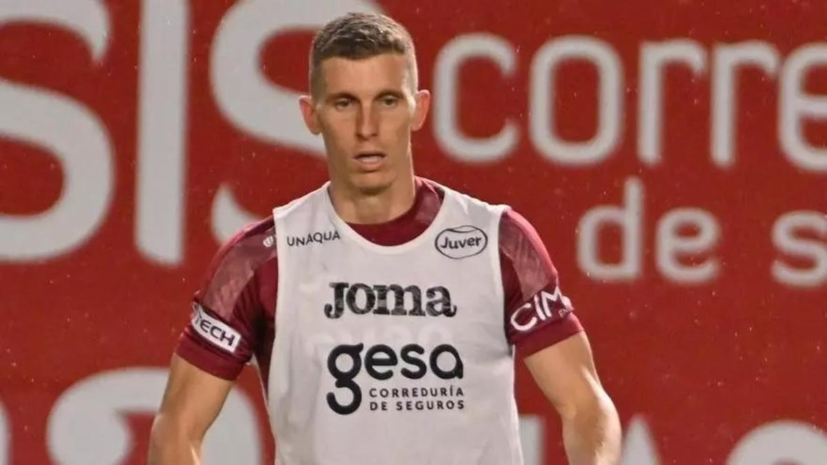 Alberto González antes de un partido con el Real Murcia esta temporada.
