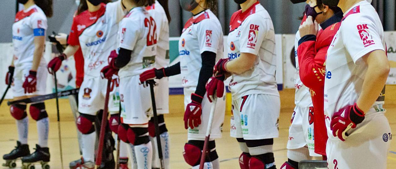 Jugadoras del Telecable antes del inicio del partido de la última jornada ante el Cuencas Mineras. | Solimar Hockey