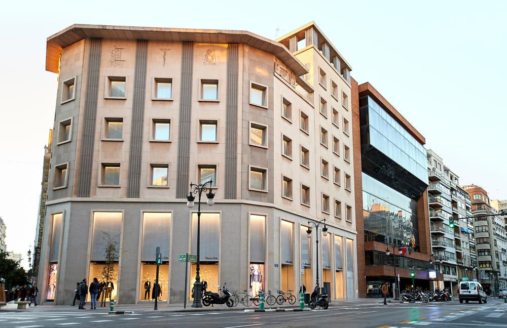 Macrotienda de Massimo Dutti en València