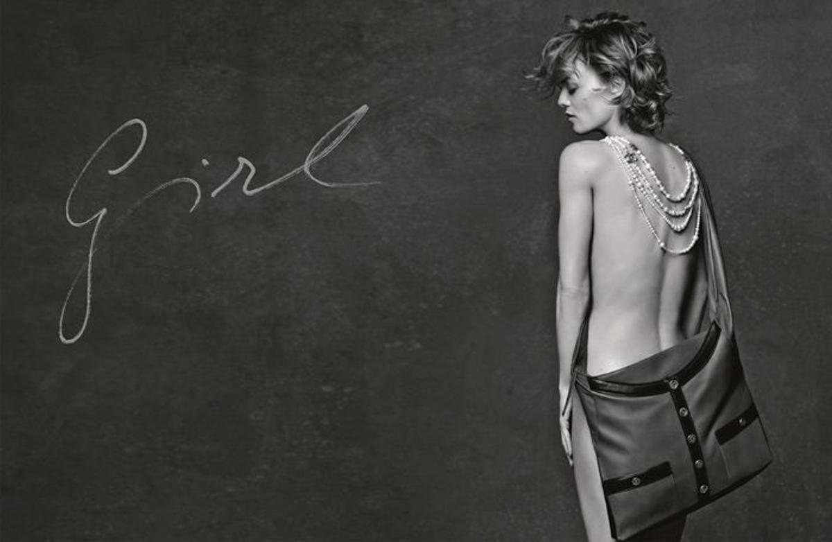 Vanessa Paradis con el bolso Girl de Chanel