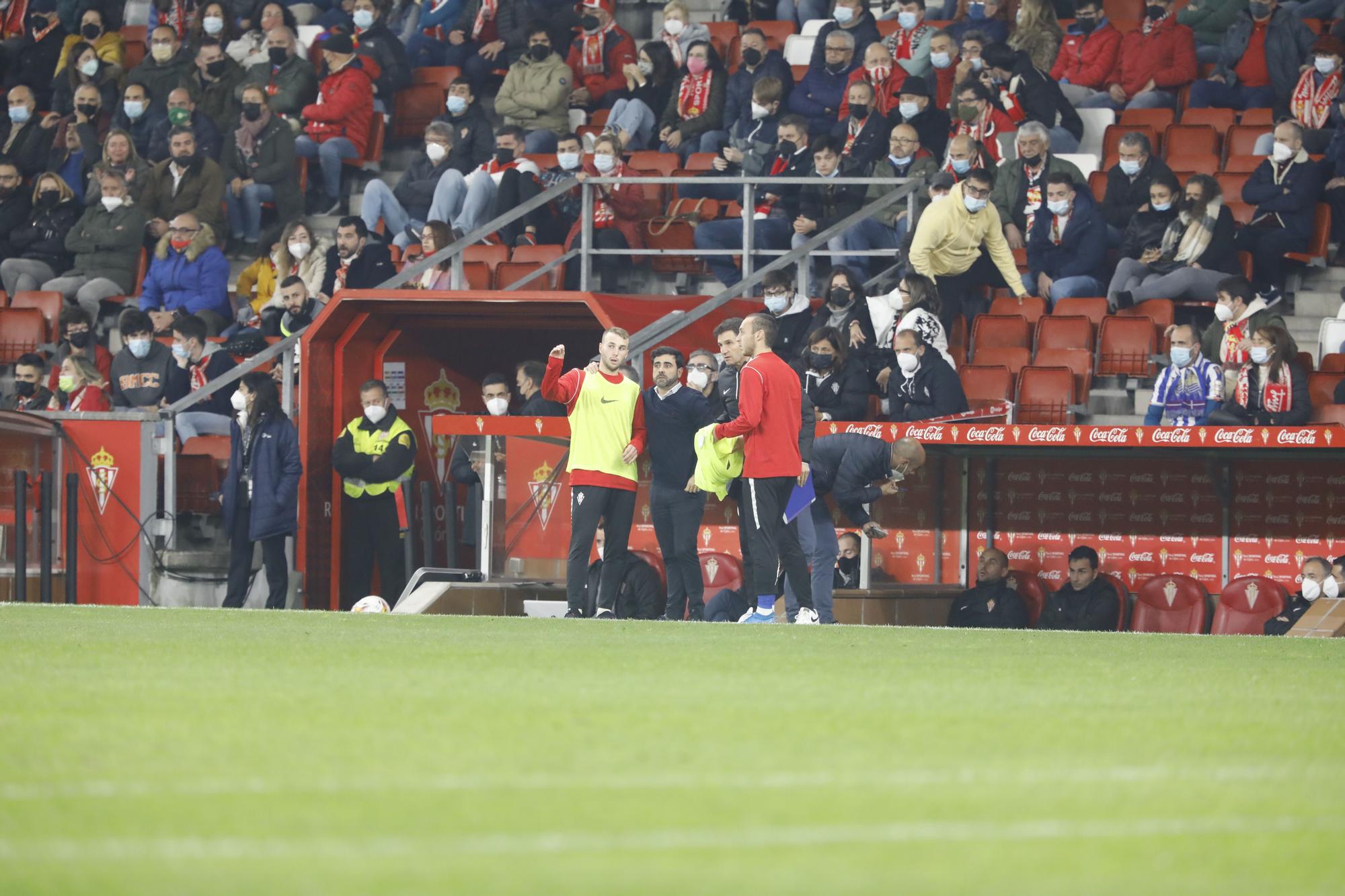 El partido entre el Sporting y la Real Sociedad B, en imágenes