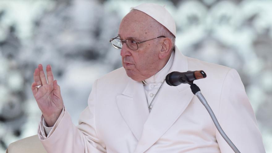 El papa Francisco pasa su primera noche en el hospital debido a una infección respiratoria