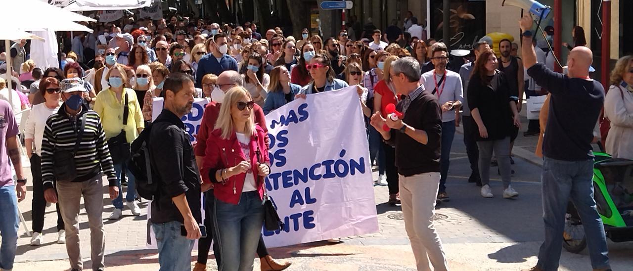 Els manifestants en arribar a la Glorieta de Dénia