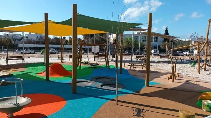 Tirolinas, camas saltarinas y un gran tobogán: un parque infantil de Ibiza que no hay que perderse