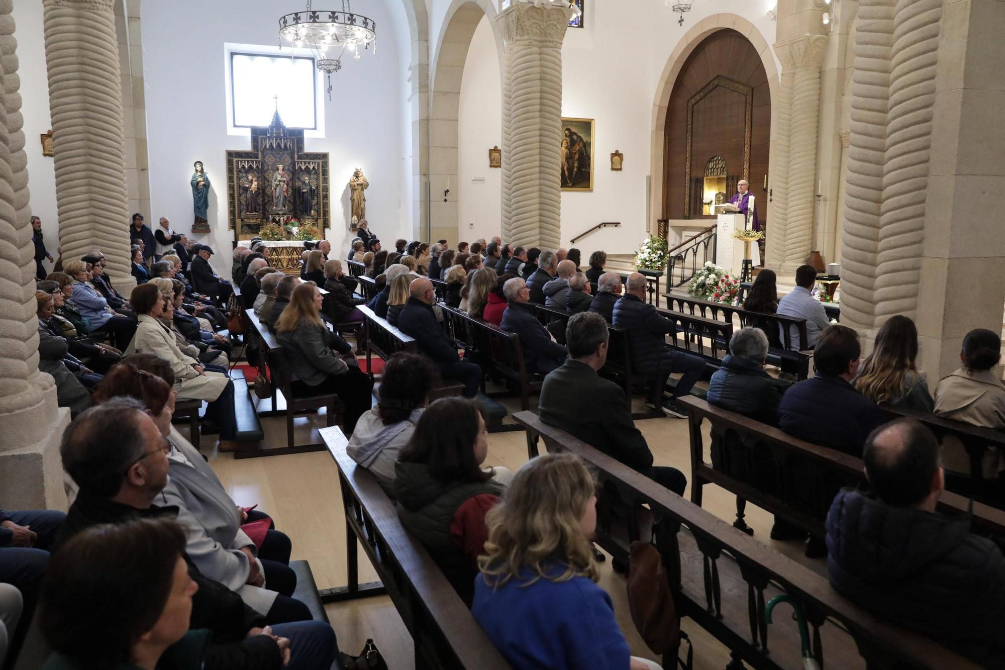 El funeral por Santiago Rivero en Somió, en imágenes