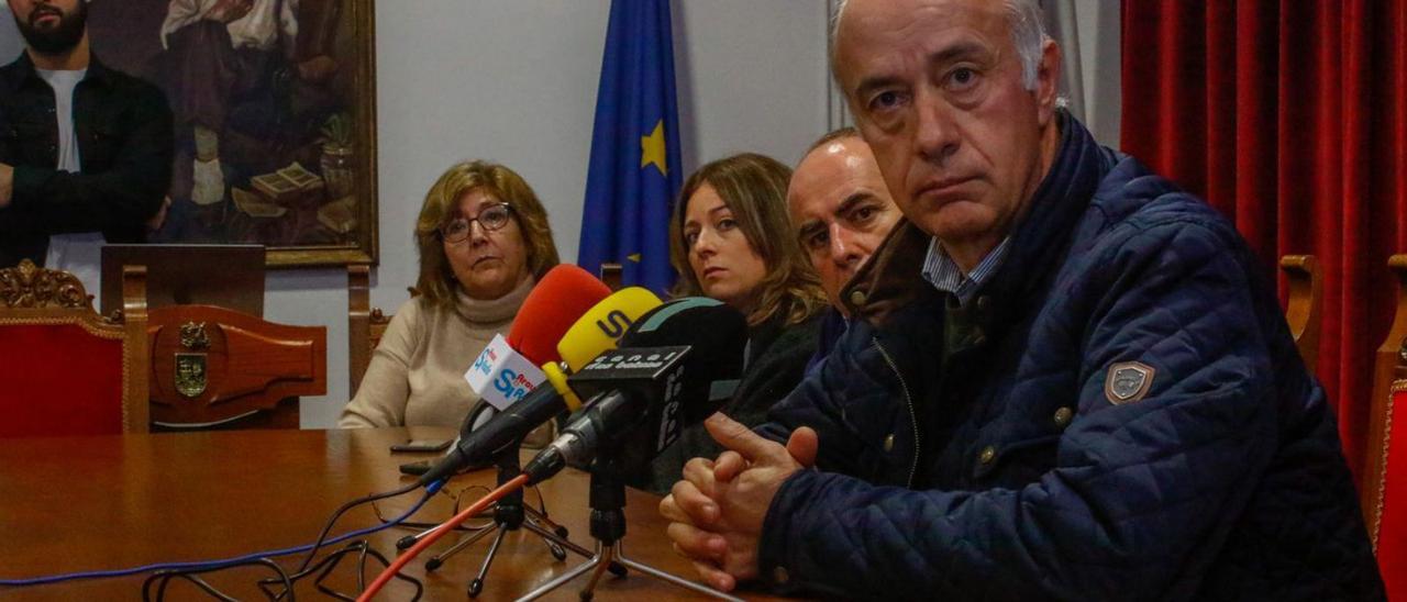 El alcalde puntualiza que la mejora económica no supuso una mejor inversión en actuaciones.  |  // I. ABELLA