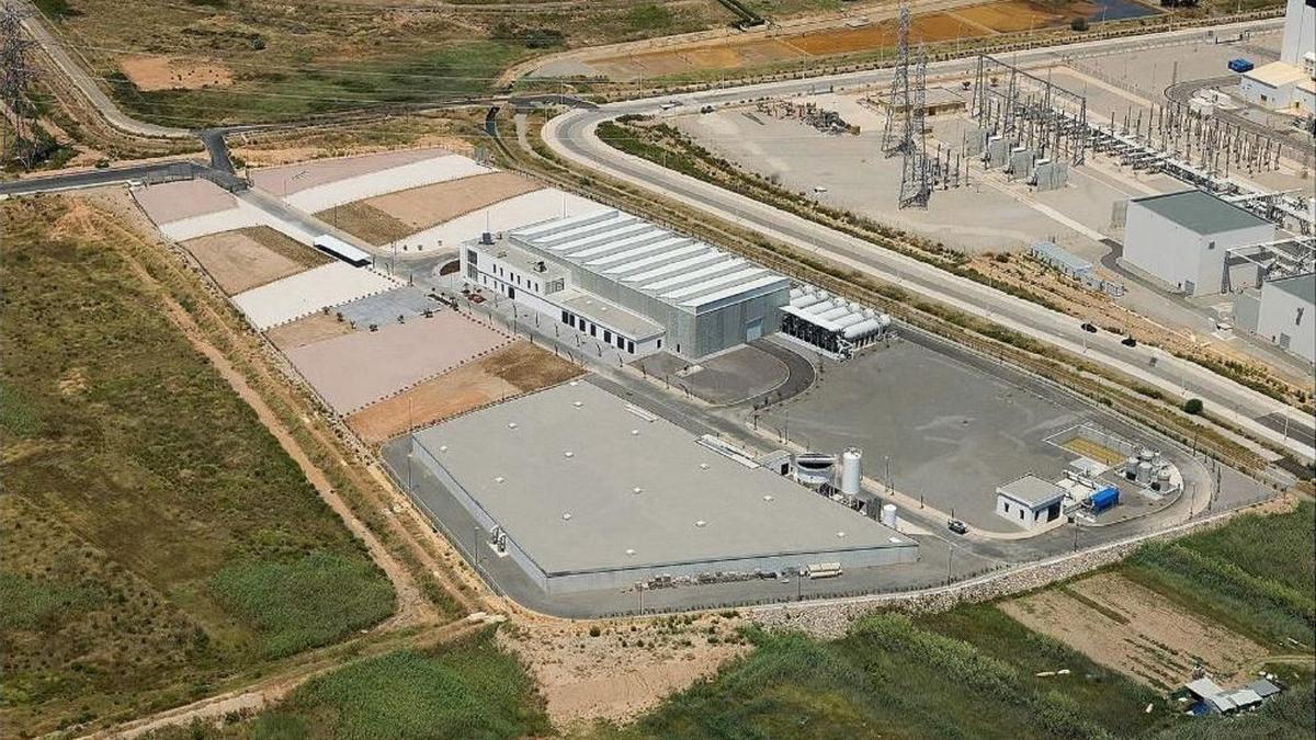 Una vista aérea de la planta de desalación construida por Acuamed en Sagunt.