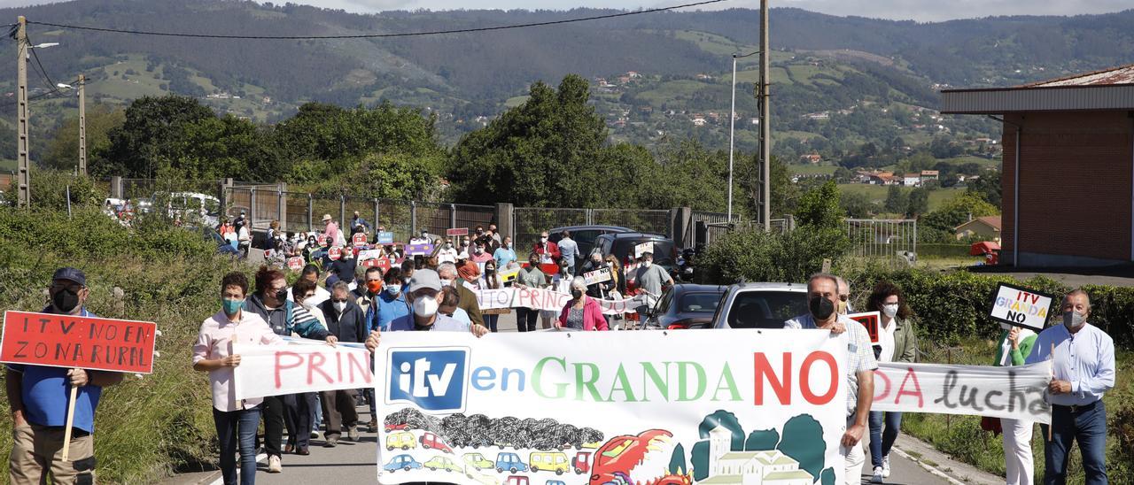 Movilización en Granda contra la ITV.