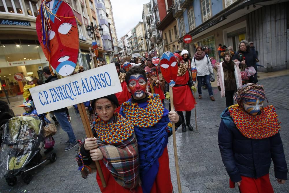 Tradicional desfile de los Escolinos Antroxaos.