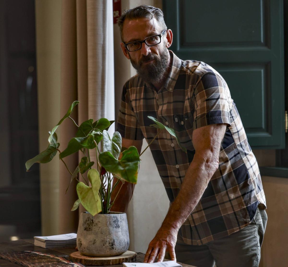 Chuck Palahniuk, novel·lista: "La intel·ligència artificial canviarà el món de l’escriptura"
