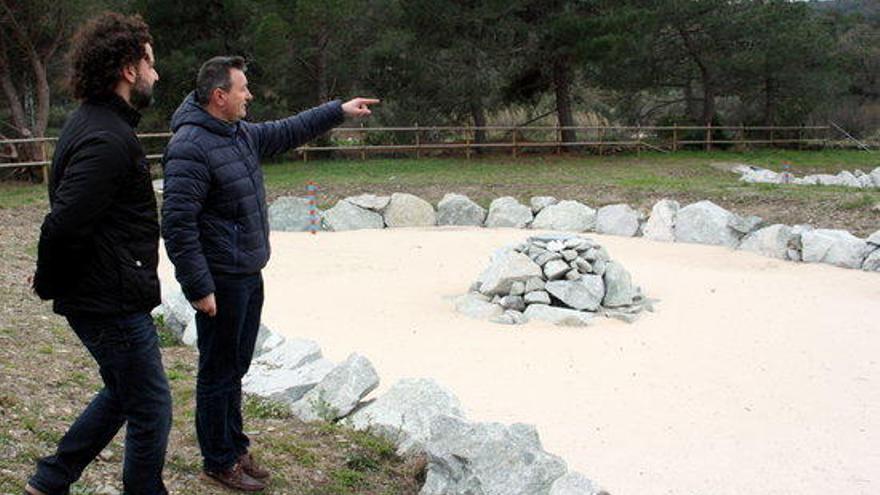 El cap de la zona nord de l&#039;empresa mixta d&#039;aigües de la Costa Brava, David Gràcia, i l&#039;alcalde del Port de la Selva, Josep Maria Cervera