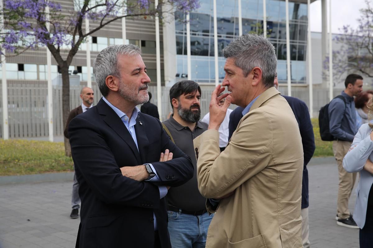 Presentación del bus X3, que conecta Barcelona y LHospitalet de forma más directa