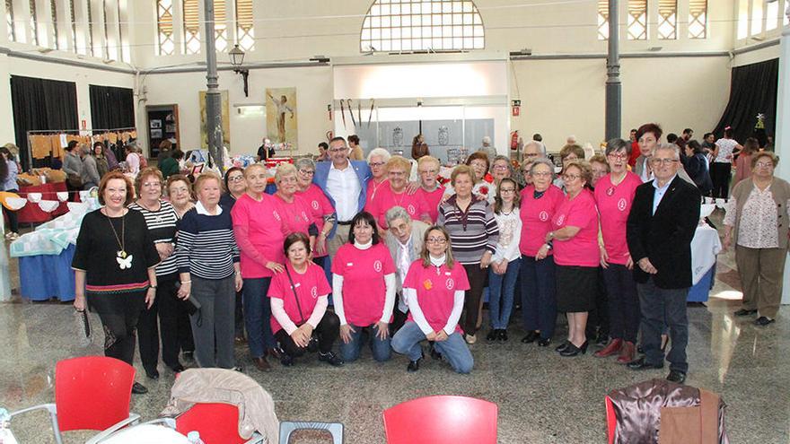 Algunas de las participantes en el encuentro de bolilleras.