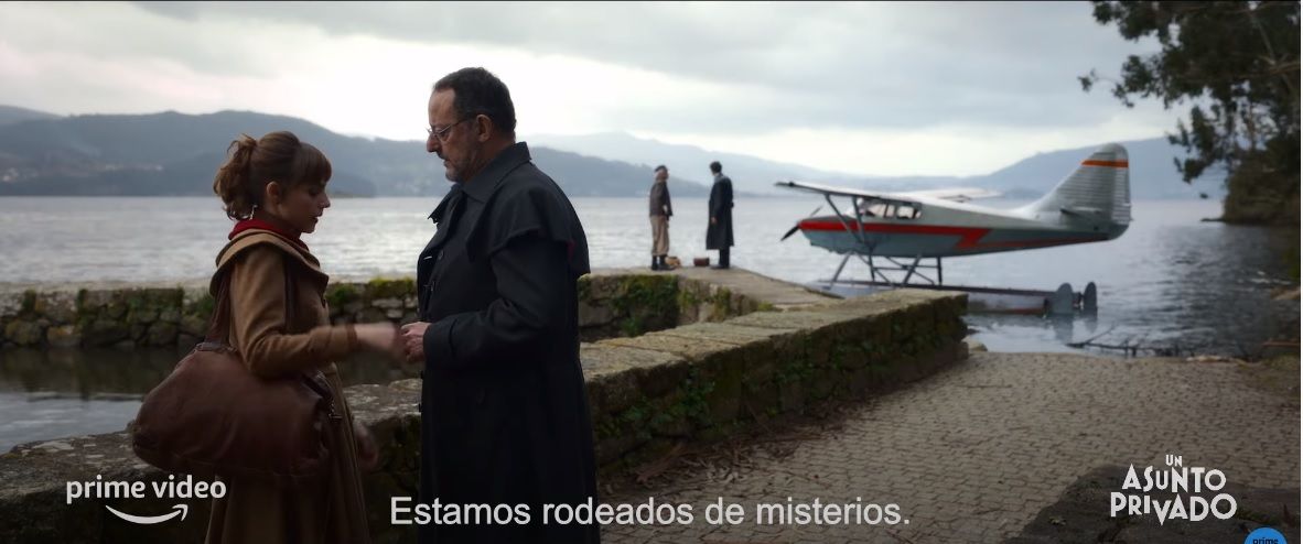 Los protagonistas de la serie en las salinas de Ulló (Vilaboa) con la ría de Vigo al fondo.