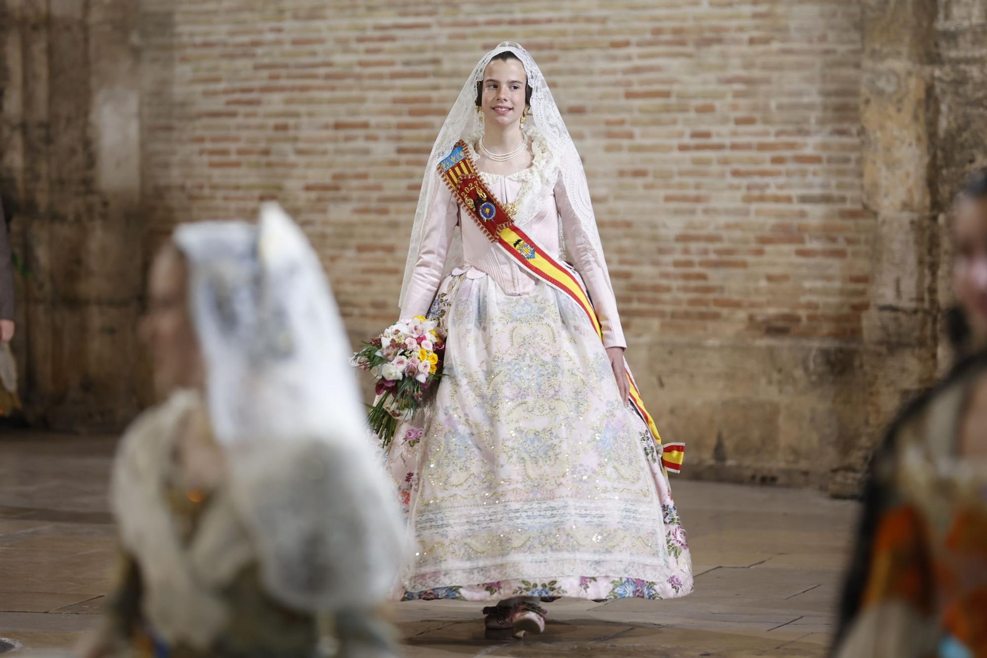 Ofrenda 2023 | Falleras Mayores e Infantiles de comisiones del 17 de Marzo (I)