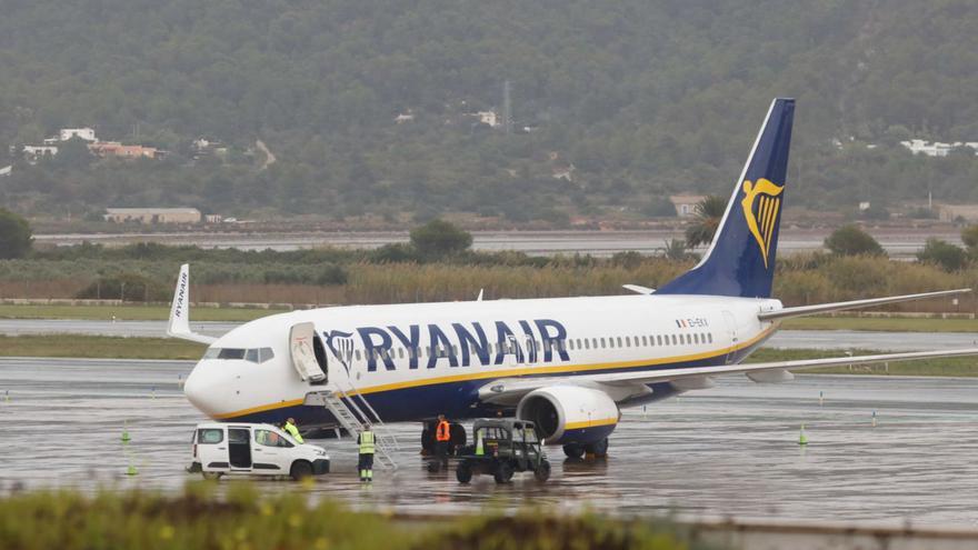 Ryanair anuncia que tendrá un avión con base en Ibiza desde este verano