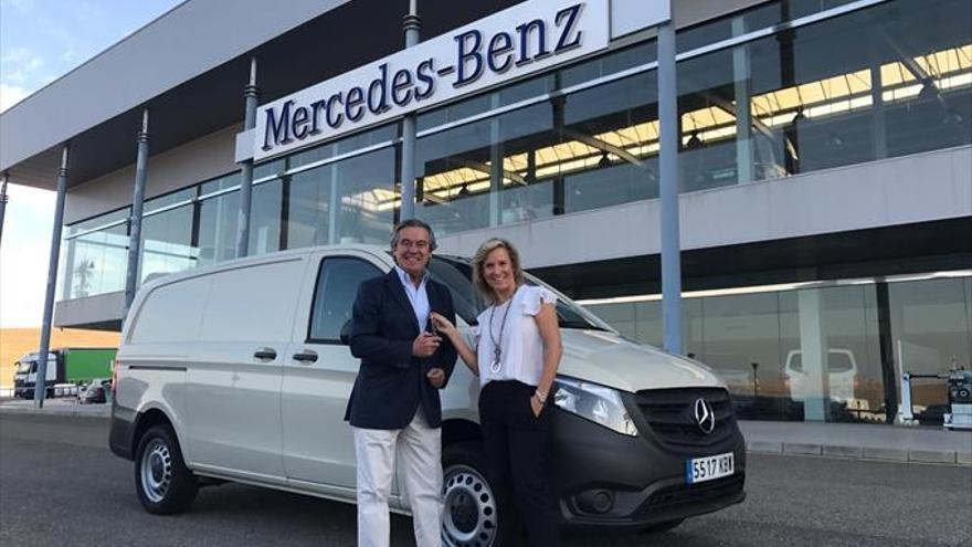 Covisa Ciudad Mercedes entrega una nueva Vito a la Universidad de Córdoba