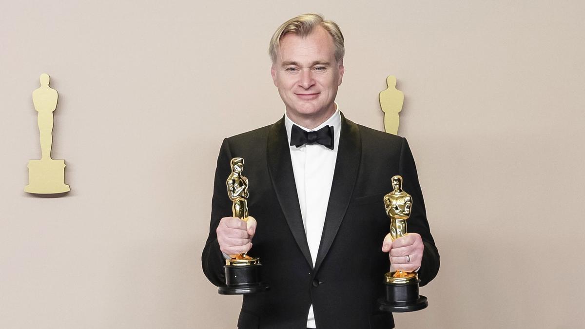 Christopher Nolan, ganador del Oscar a Mejor Director y Mejor Película por Oppenheimer