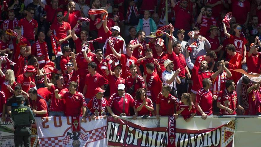 Dos mil quinientos seguidores del Murcia se desplazaron a La Roda hace dos jornadas.