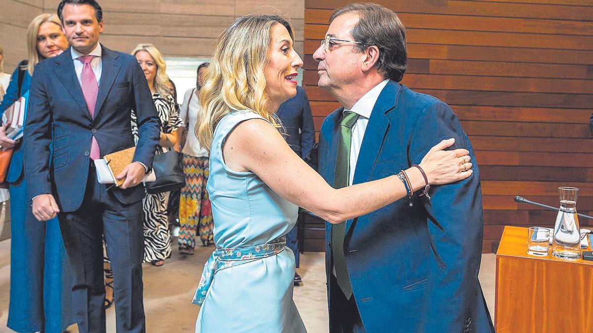 Guardiola y Vara, este viernes en la Asamblea de Extremadura.