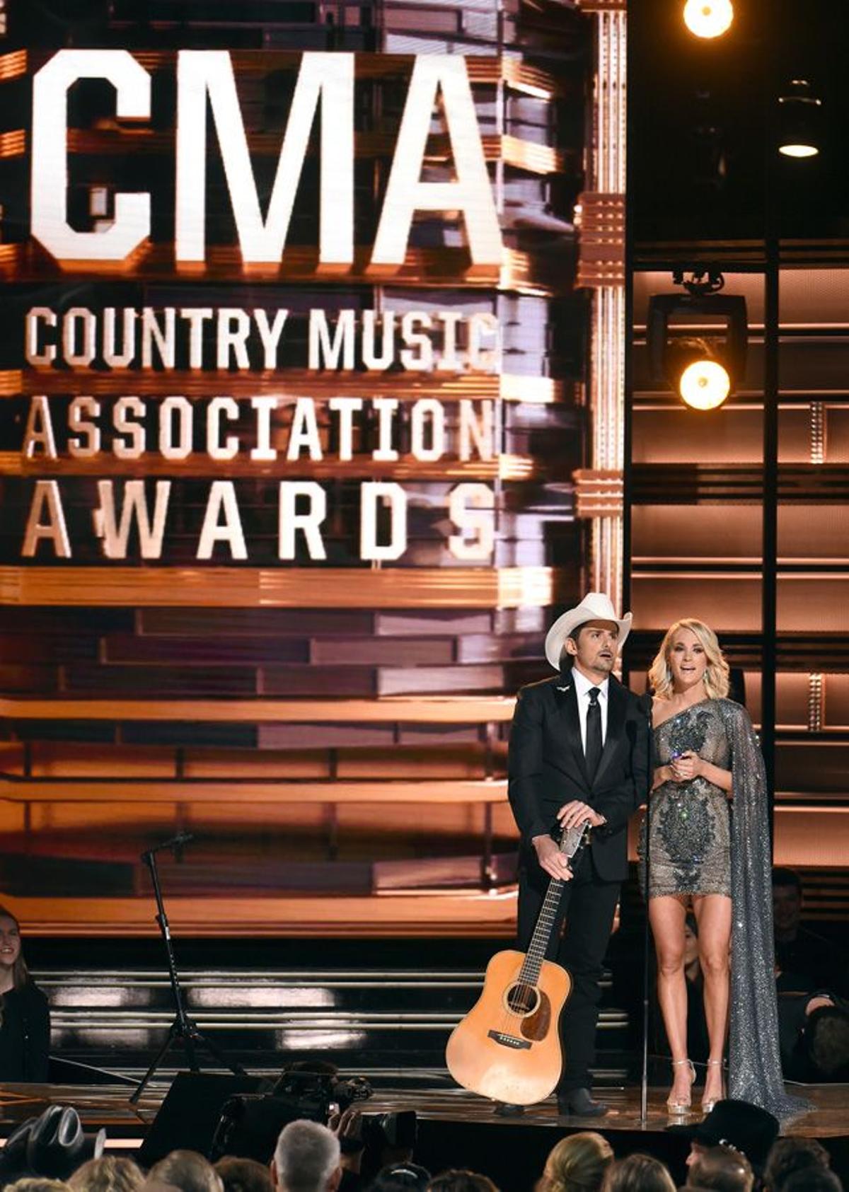 Premios CMA Música Country: Brad Paisley y Carrie Underwood