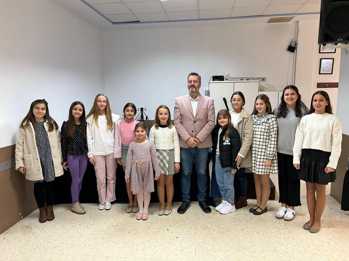 Carlos Galiana con las Falleras Mayores de Burjassot