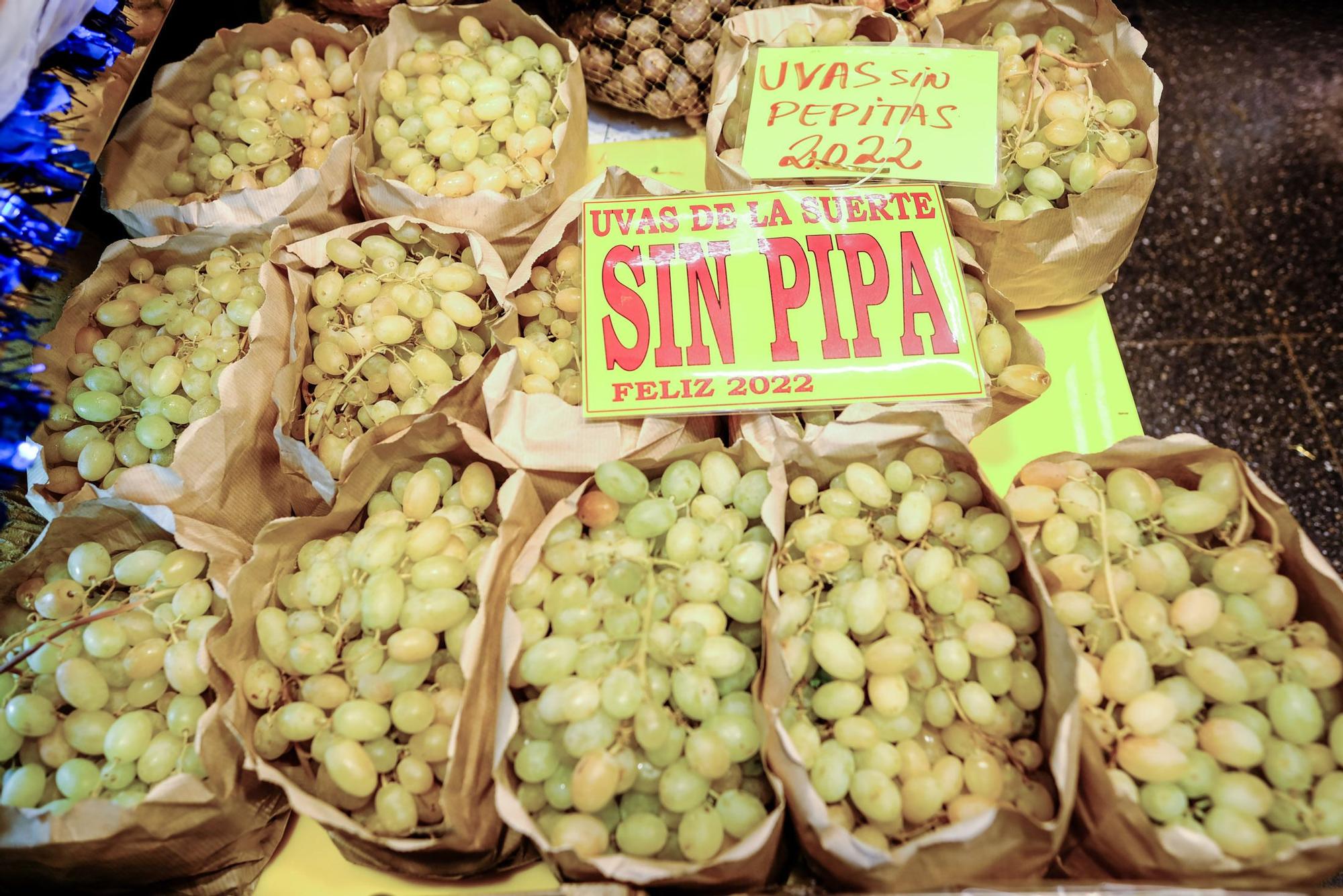 Venta de uvas para fin de año en el Mercado Central