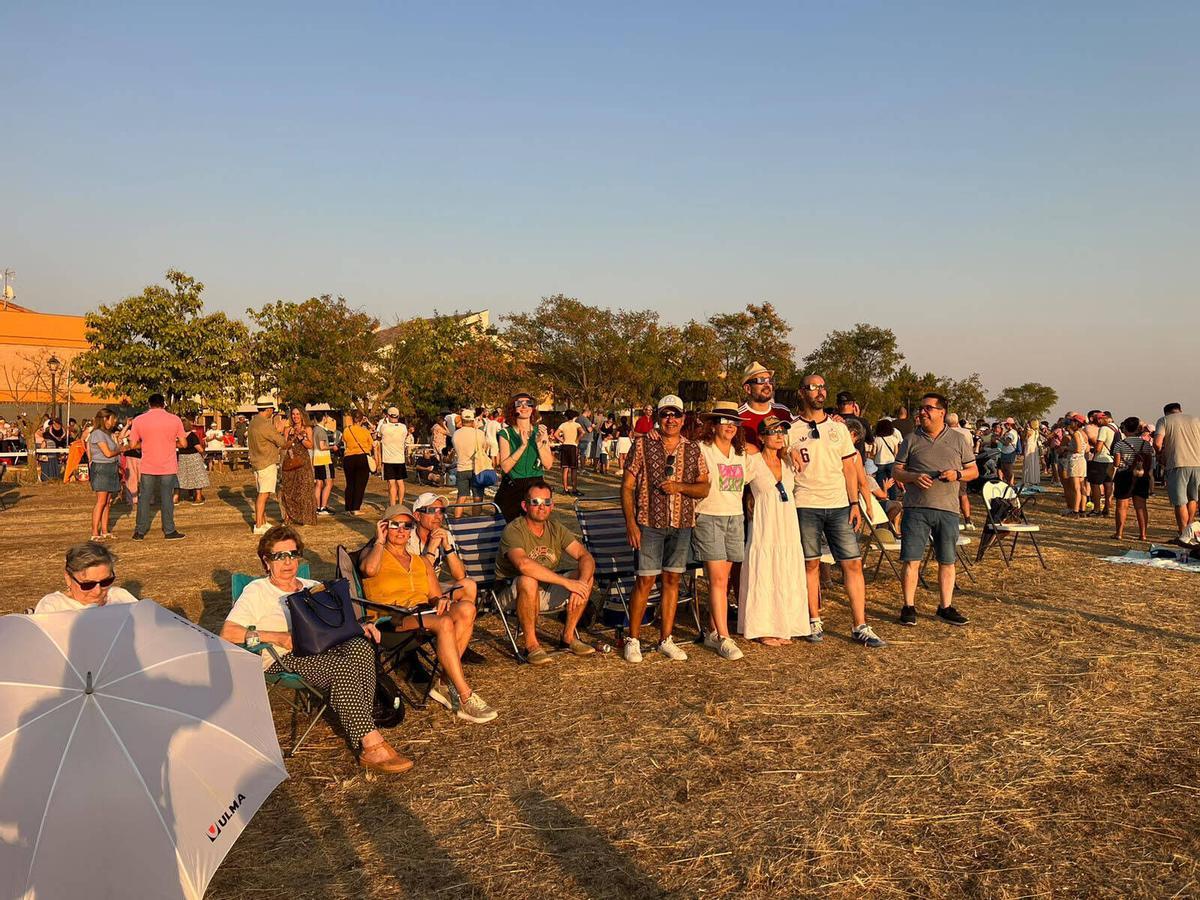 GALERÍA | Toro oscurecido con motivo del eclipse