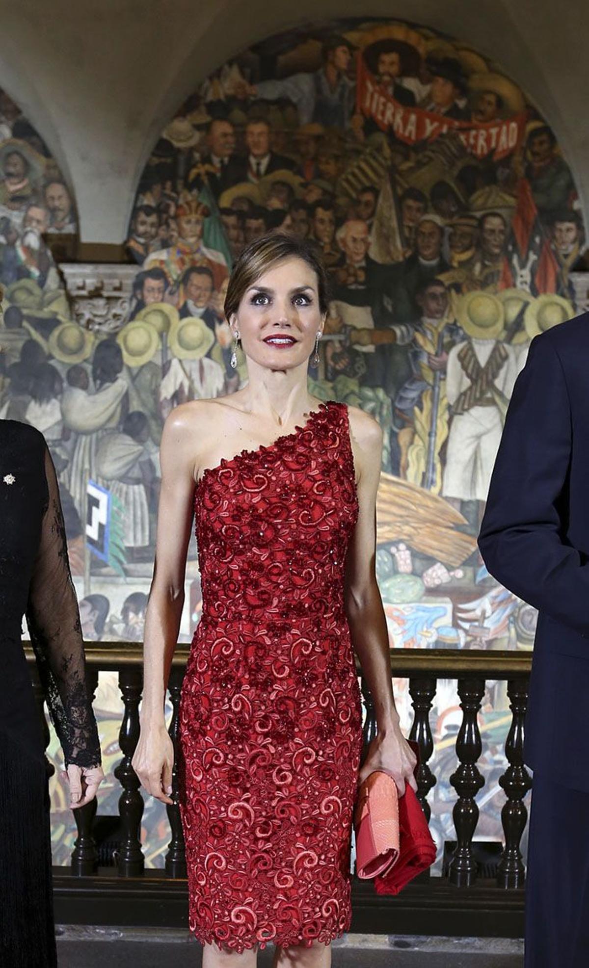 Letizia Ortiz estrena vestido de Felipe Varela en DF