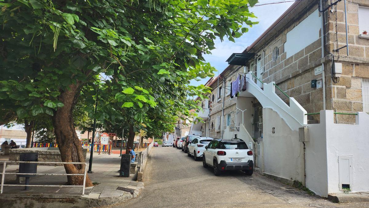 Dos de las viviendas ofrecidas al Concello están en el barrio de las Flores, en Teis.