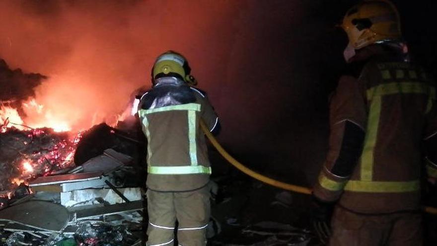 Dos ferits en estat crític en una deflagració dins d&#039;un taller