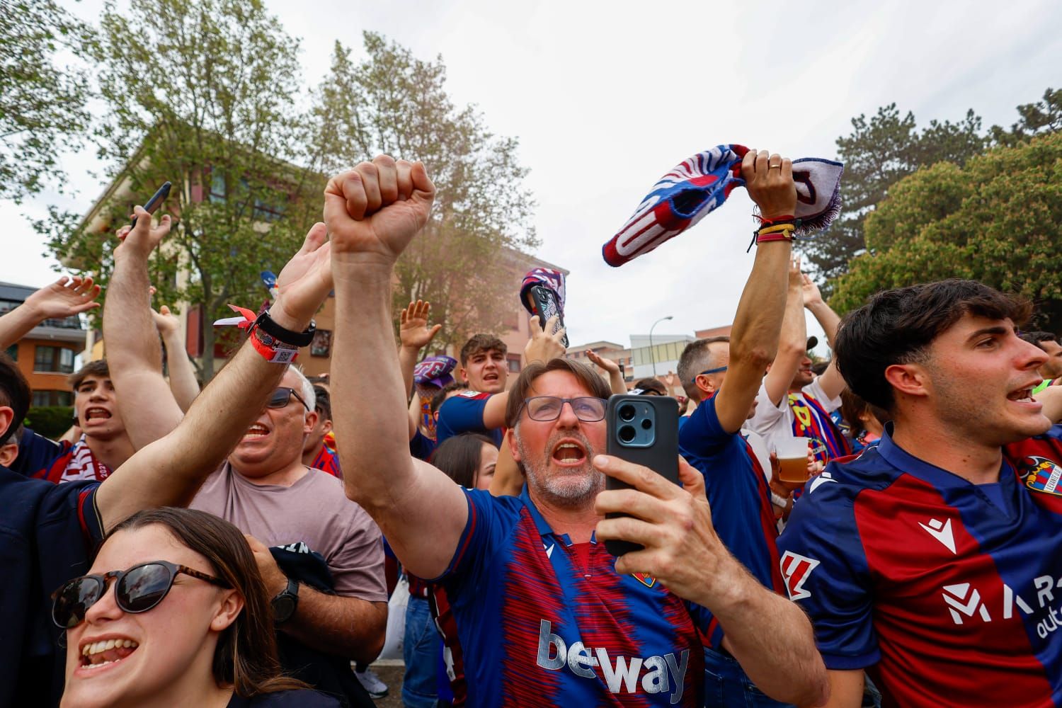 Explosión granota en la llegada del Levante UD a El Plantío