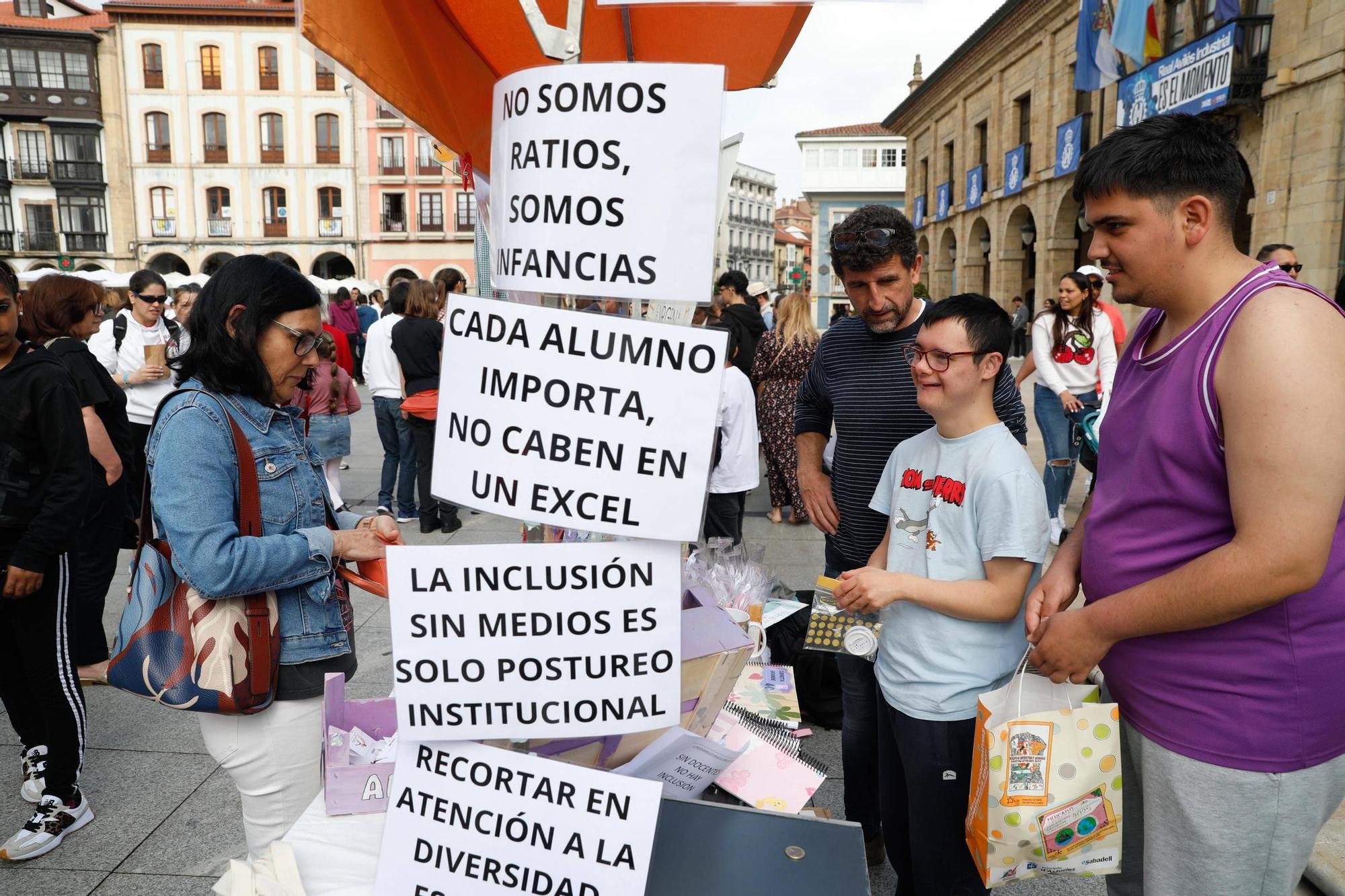 EN IMAGENES: El mercado de cooperativas escolares en Avilés