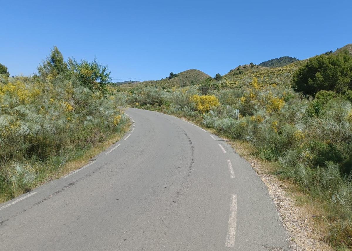 Carretera RM-D8,  que atraviesa el paraje natural de la Sierra de Almenara.