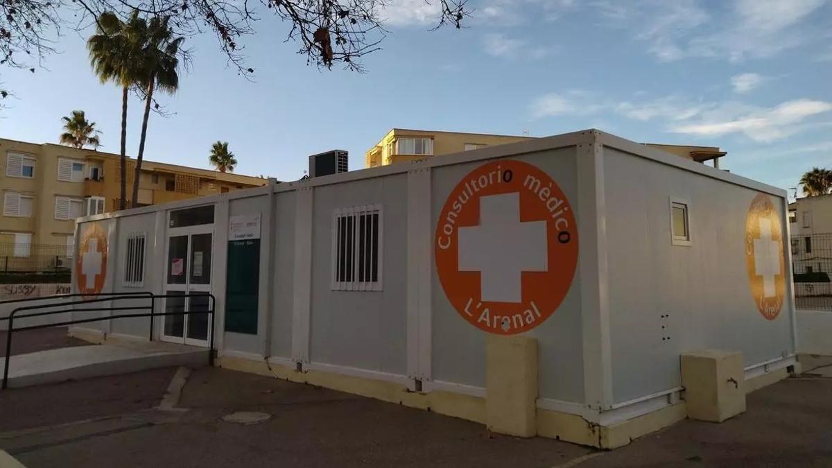 El consultorio médico de la playa del Arenal