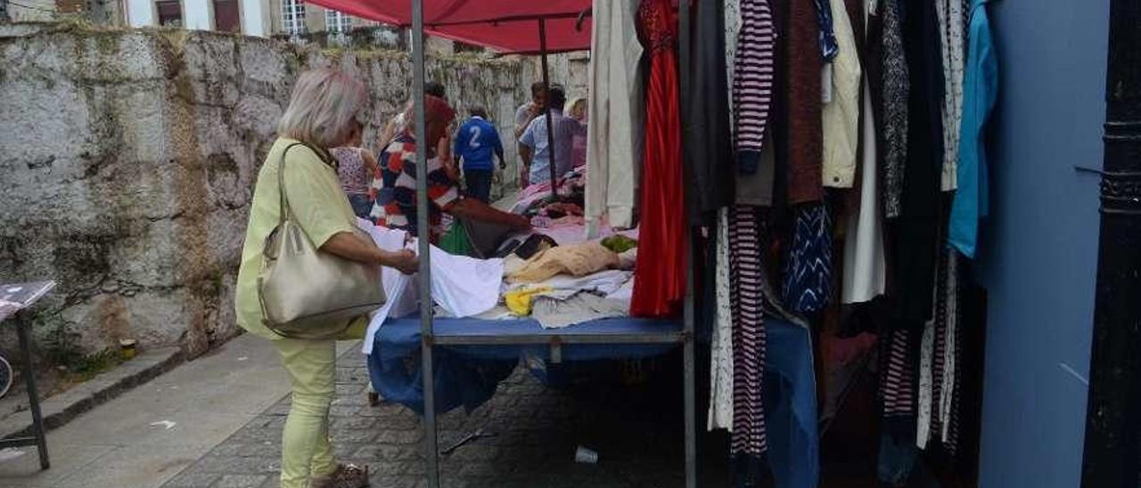 Mercado ambulante celebrado en Vilagarcía. // Noé Parga