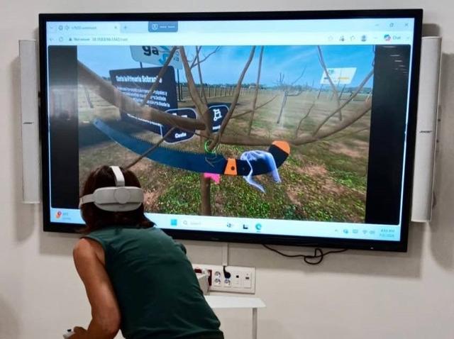 Un moment de la visita amb una sessió de demostracions d'eines digitals