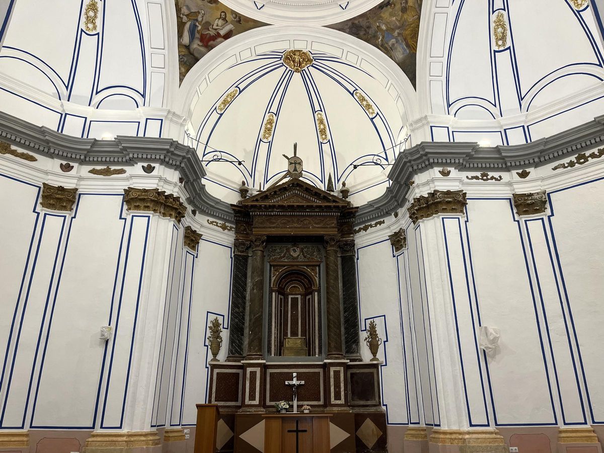 Aspecto del interior de la ermita de Llucena.