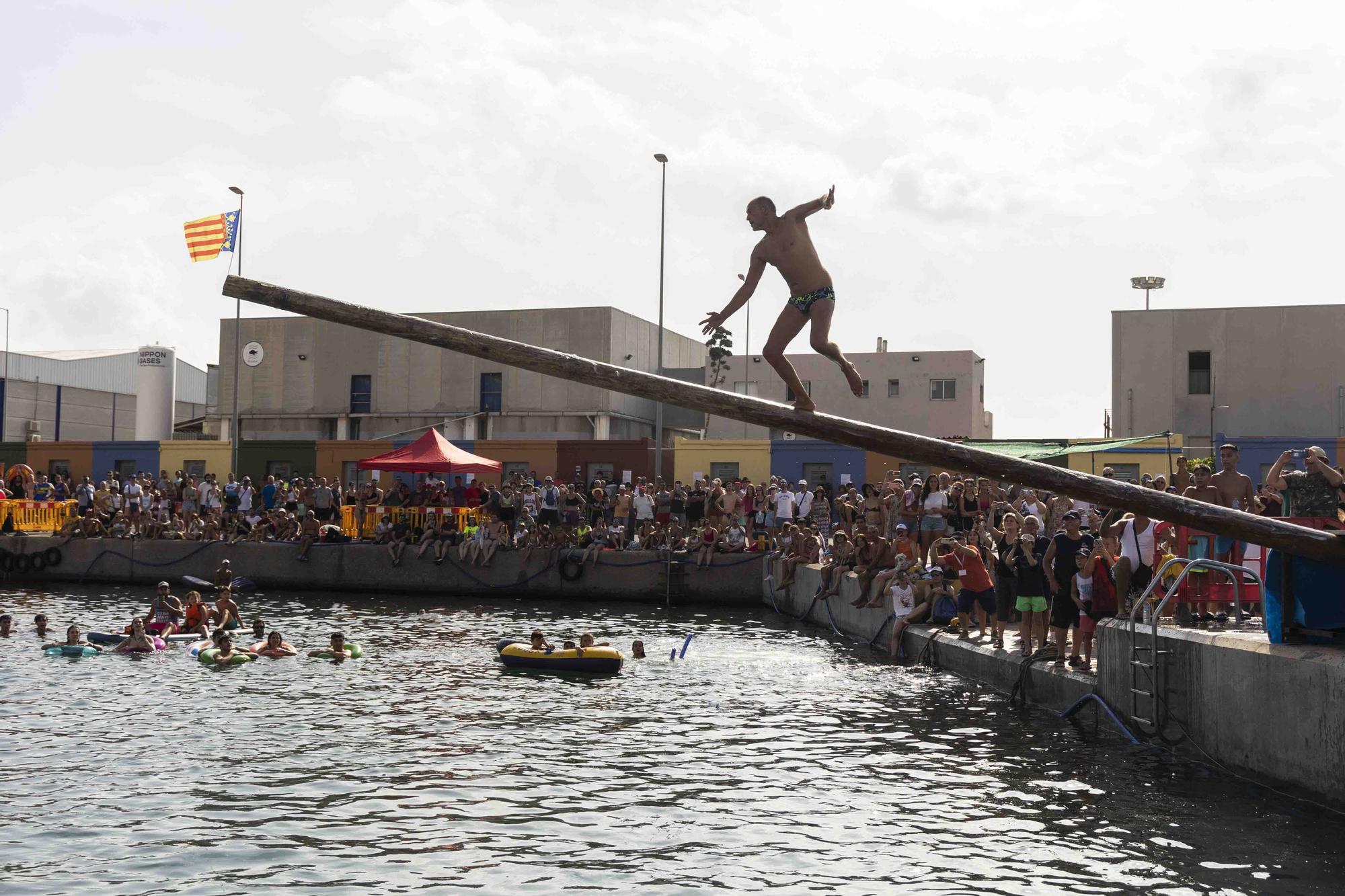 Las cucañas de Port de Sagunt: el palo engrasado