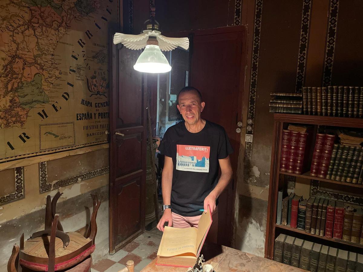 El cronista Lluís Mesa clasifica los documentos encontrados