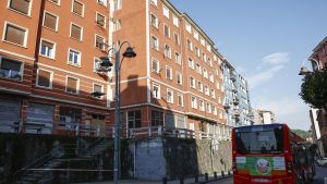 Un hombre asesina a su hija de 13 años, hiere a la madre y se suicida en Bilbao