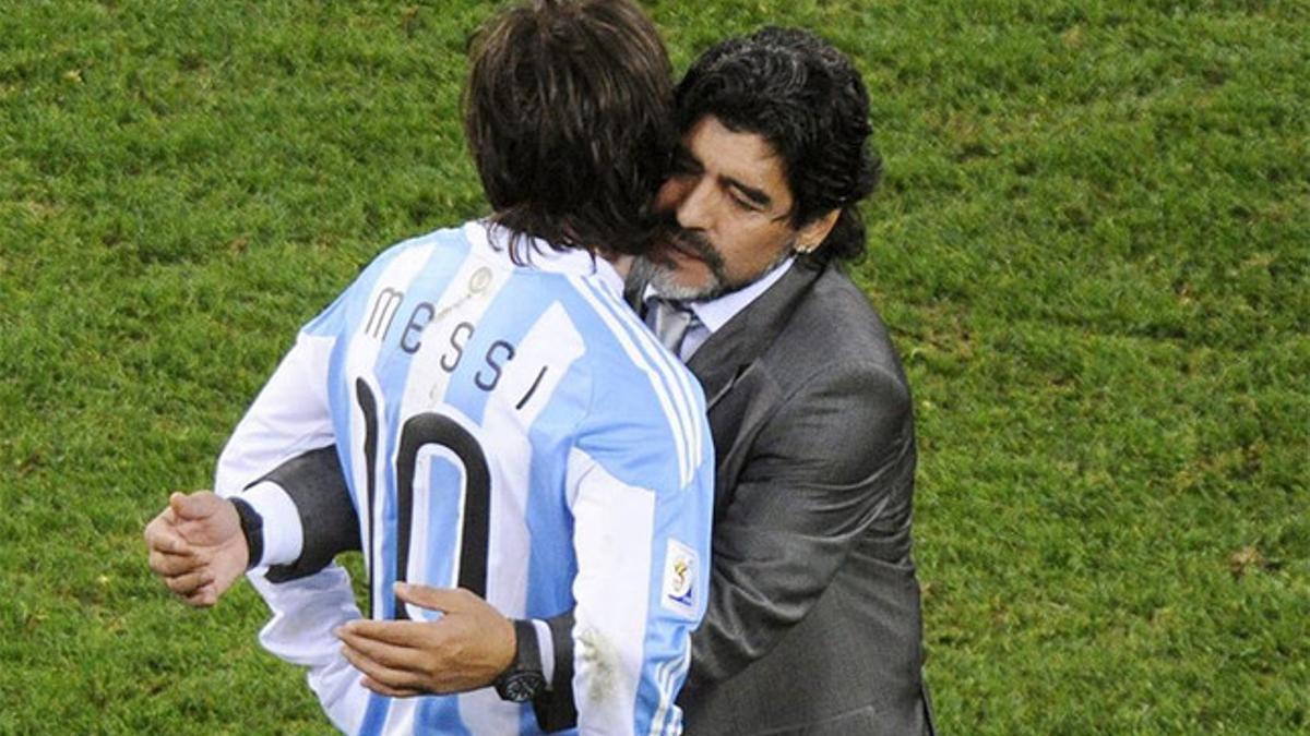 Messi y Maradona, dos dioses 'juntos' en el equipo histórico de la 'albi'